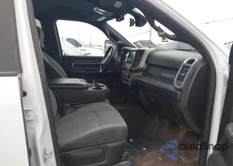 2024 Ram 2500 Big Horn 4X4 6'4 Box z USA, uszkodzony, nr VIN 3C6UR5DL8RG291663